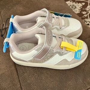 Munchkin Stride Rite Kids Girls’ Soft Silver & White Sneaker